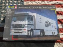 images/productimages/small/mercedes-Benz Actros Racing Trailer Revell 1;24 doos.jpg